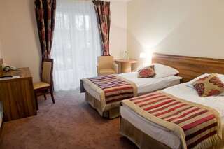 Отель Hotel Antoni Томашув-Любельский Двухместный номер с 1 кроватью или 2 отдельными кроватями-2