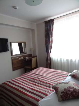 Отель Hotel Antoni Томашув-Любельский Двухместный номер с 1 кроватью или 2 отдельными кроватями-6